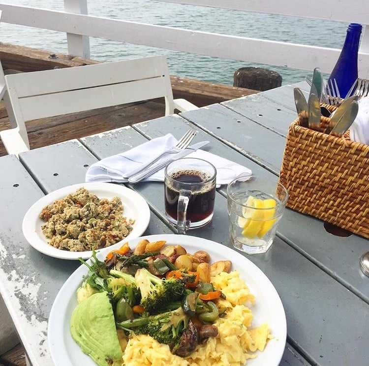 how to eat out paleo Eating out paleo and whole30 isn't easy. These are the top tips for eating Whole30 at a restaurant, or eating Paleo at a restaurant. #whole30restaurant #paleorestaurant #eatingoutwhole30 #eatingoutpaleo