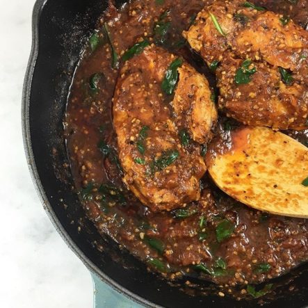 One Pan Garlic & Butter Chicken with Tomato and Spinach Sauce