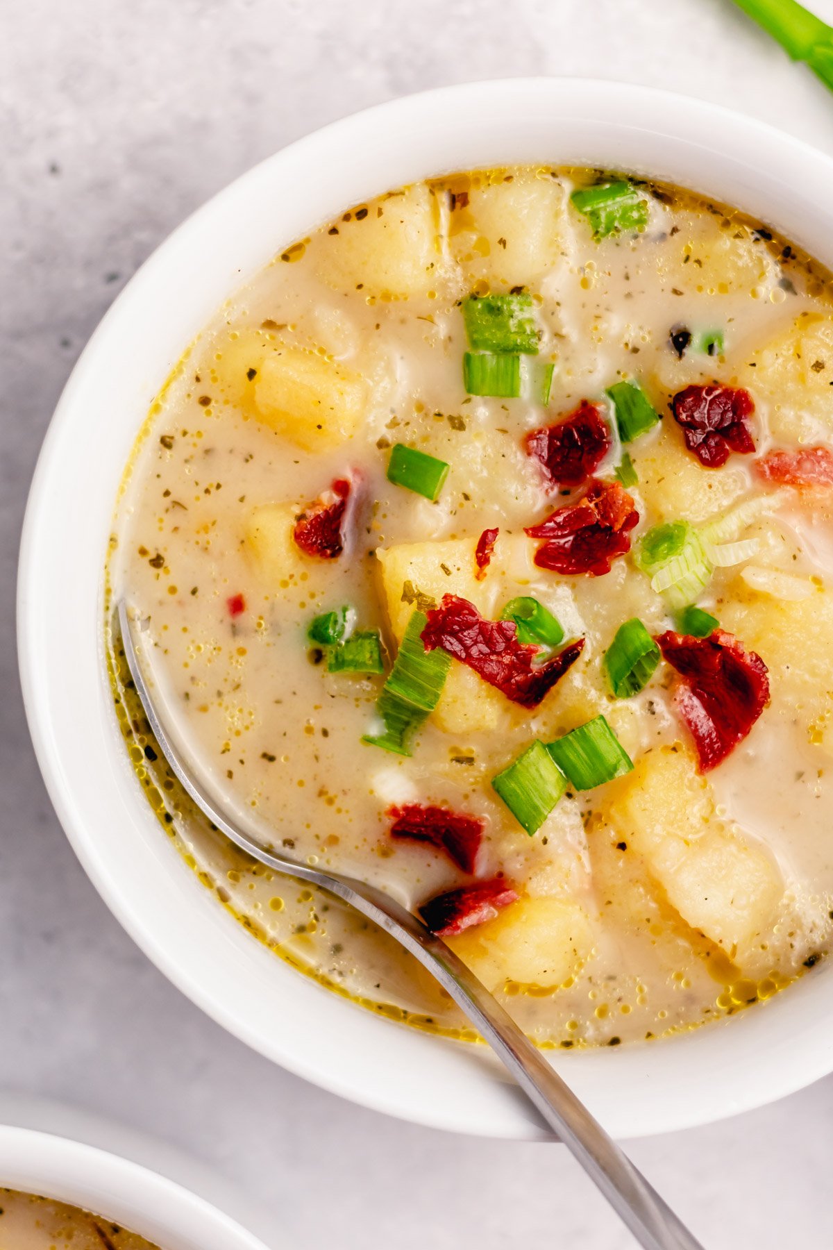 This Whole30 potato bacon chowder is an easy soup recipe that can be made in either the instant pot or slow cooker. The potatoes and bacon combine with the onions and a few other fresh ingredients for a healthy, dairy free weeknight meal that's gluten free, paleo, and is also a great meal prep recipe. #potatobaconsoup #whole30soup #glutenfreesoup #instantpotsoup #30minutemeals