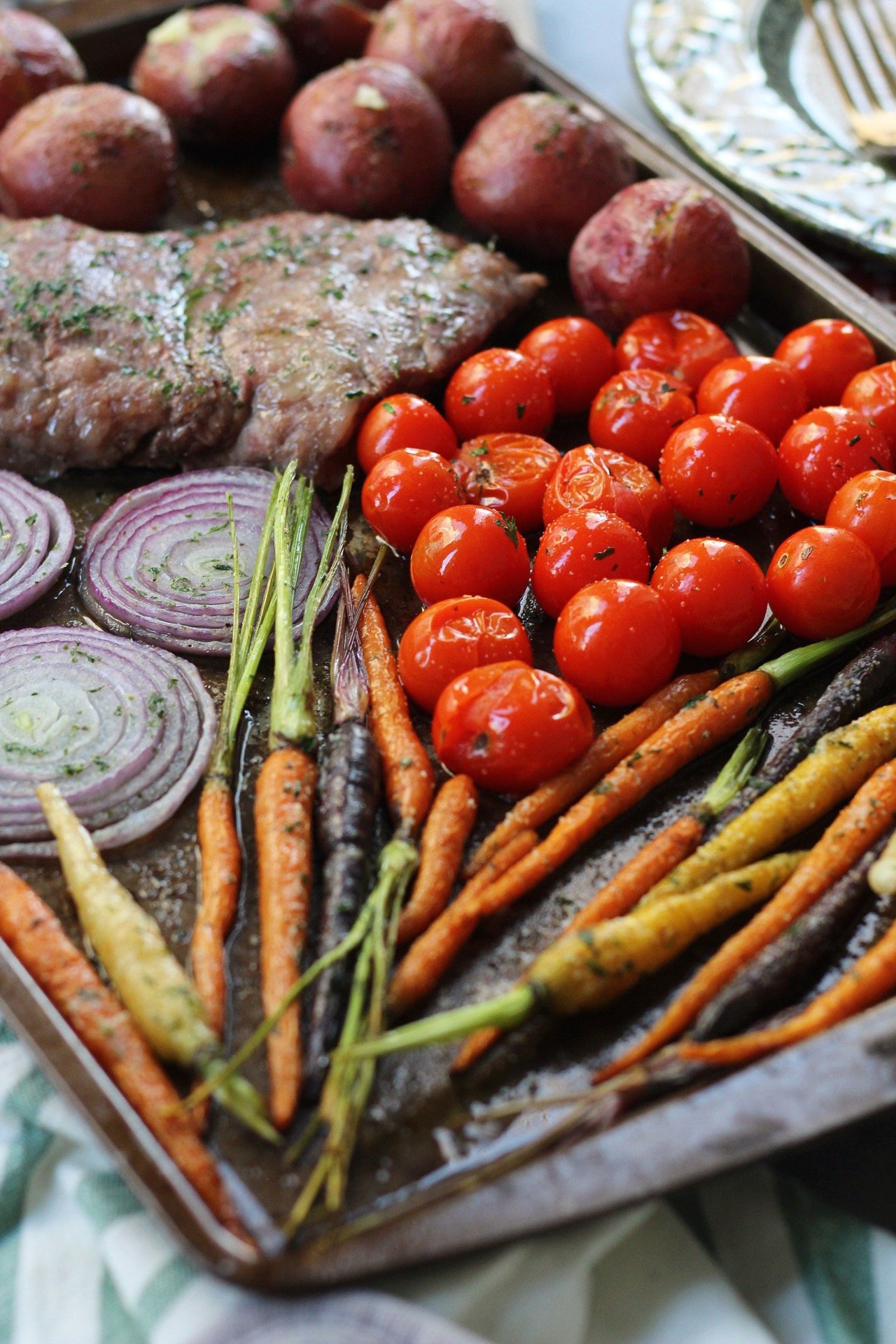 steak and veggies sheet pan meal