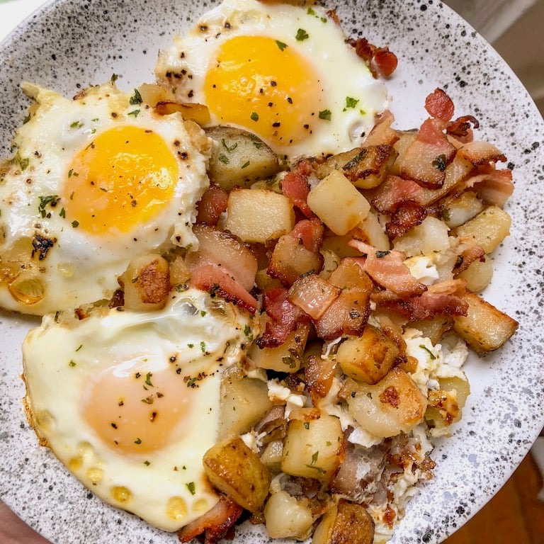 This is one of the easiest and tastiest Whole30 breakfast skillets. These country potatoes, bacon and eggs make a pretty complete and healthy breakfast in only one pan, making clean up a breeze! This paleo breakfast is a classic, and it's always a hearty, filling go-to everyone will love! #whole30breakfast #whole30breakfastskillet #whole30breakfastrecipes #whole30bacon