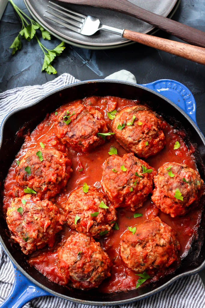 These Whole30 skillet meatballs are cooked up in one pan on the stovetop with the marinara, no oven needed! It's a quick and easy weeknight dinner or meal prep recipe that covers all your dietary bases, Whole30, Paleo, low carb, dairy-free, you name it. Just some good, flavorful Italian style meatballs. #whole30meatballs #whole30onepan #paleomeatballs