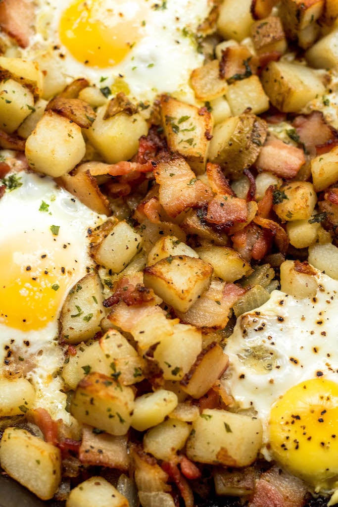 This is one of the easiest and tastiest Whole30 breakfast skillets. These country potatoes, bacon and eggs make a pretty complete and healthy breakfast in only one pan, making clean up a breeze! This paleo breakfast is a classic, and it's always a hearty, filling go-to everyone will love! #whole30breakfast #whole30breakfastskillet #whole30breakfastrecipes #whole30bacon