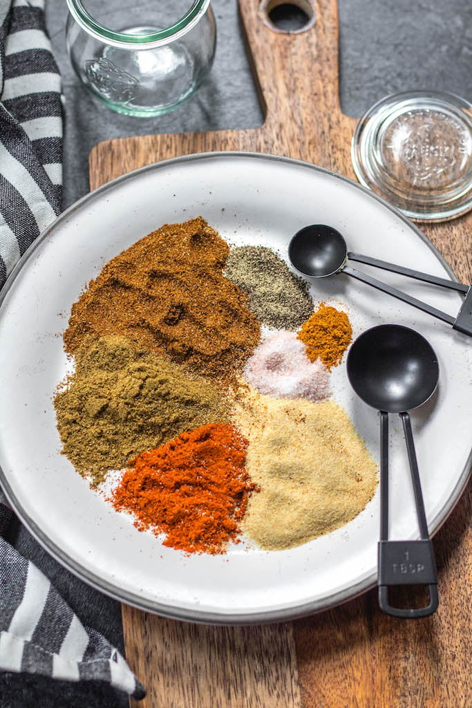 This Paleo and Whole30 homemade fajita seasoning is quick and easy to make, and a much healthier alternative to store bought packages. It's also keto, and gluten free. There's no sugar in it, no additives, and it's a great all purpose spice blend to keep on hand for fast chicken or steak fajitas, shrimp, soups, dry rubs, vegetables and more. #whole30spices #whole30fajitas #paleospiceblends #paleofajitas #ketofajitas #homemadefajitaseasoning