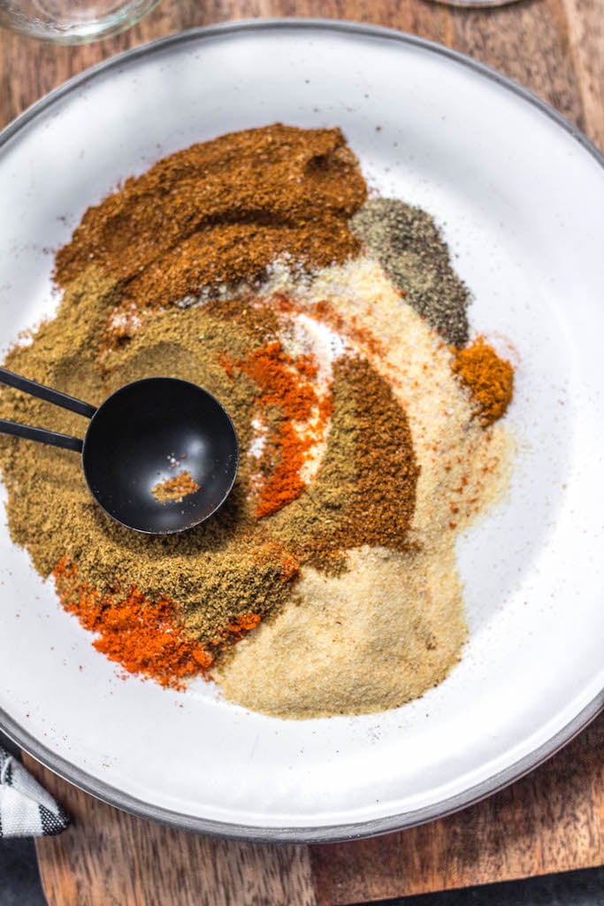 This Paleo and Whole30 homemade fajita seasoning is quick and easy to make, and a much healthier alternative to store bought packages. It's also keto, and gluten free. There's no sugar in it, no additives, and it's a great all purpose spice blend to keep on hand for fast chicken or steak fajitas, shrimp, soups, dry rubs, vegetables and more. #whole30spices #whole30fajitas #paleospiceblends #paleofajitas #ketofajitas #homemadefajitaseasoning