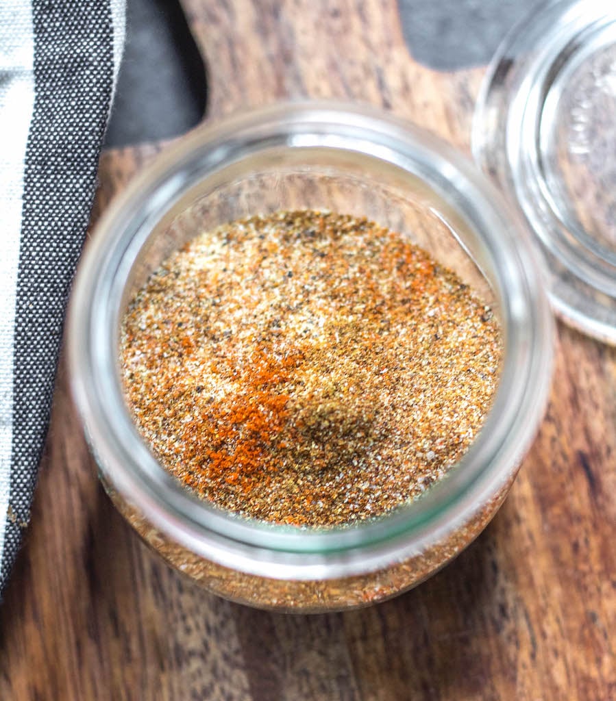 This Paleo and Whole30 homemade fajita seasoning is quick and easy to make, and a much healthier alternative to store bought packages. It's also keto, and gluten free. There's no sugar in it, no additives, and it's a great all purpose spice blend to keep on hand for fast chicken or steak fajitas, shrimp, soups, dry rubs, vegetables and more. #whole30spices #whole30fajitas #paleospiceblends #paleofajitas #ketofajitas #homemadefajitaseasoning