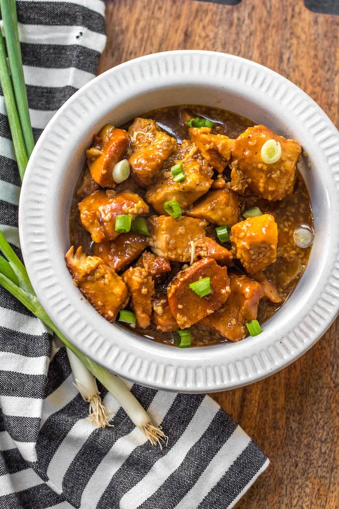 This easy Whole30 slow cooker sesame chicken recipe only calls for a few ingredients and a crock pot, making it an ideal weeknight meal or Whole30 or paleo meal prep recipe. It’s so simple yet has such a great take out fake out flavor for when you’re craving a healthier Chinese food option. #whole30slowcooker #paleoslowcooker #whole30sesamechicken #whole30chickenrecipes #paleochickenrecipes