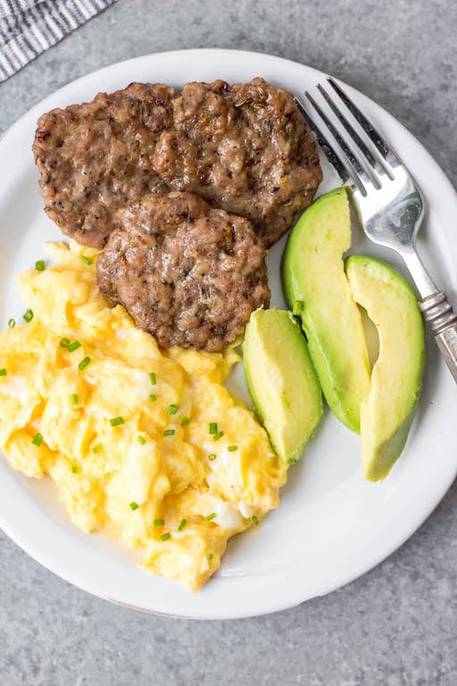 This easy homemade maple breakfast sausage recipe is so simple to make, perfect for meal prepping, and it's freezer friendly! These DIY maple sausages are gluten free, low carb, paleo and only use a few ingredients including ground pork and spices, and only a few minutes time. You can oven bake them or cook them up in a skillet, and they come out delicious every time! #groundporkrecipes #breakfastsausage #freezerrecipes