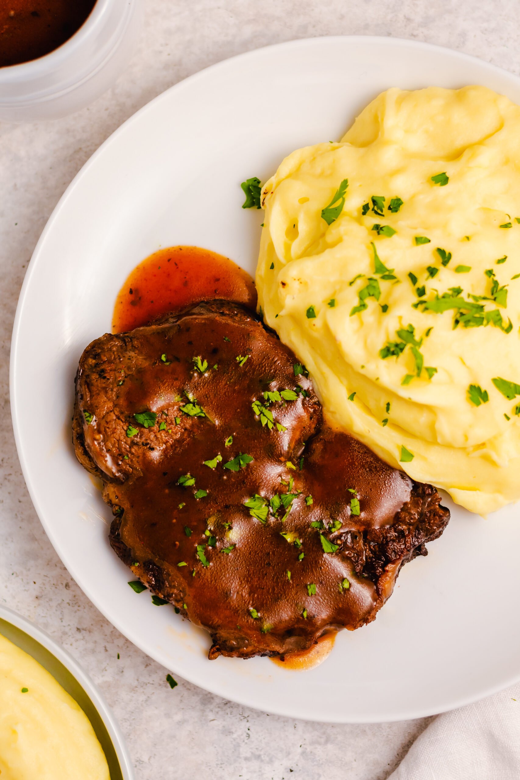 This instant pot steak is so flavorful and so easy. It cooks in the pressure cooker in under 20 minutes, and is perfect for a quick weeknight recipe. A delicious gravy can be made right in the instant pot with the juices to serve over the steak or with mashed potatoes, and everything is gluten free, Whole30, low carb so everyone can enjoy this healthy dinner. #instantpotsteak #pressurecookersteak #instantpotbeef #whole30instantpot